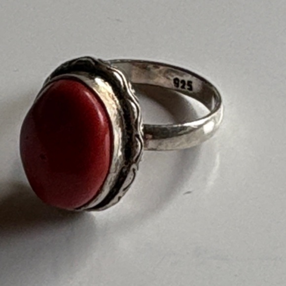 Elegant Red Stone Silver Ring - Picture 3 of 8